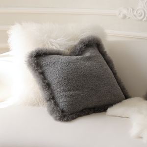 Cachemire et <span class=keywords><strong>laine</strong></span> <span class=keywords><strong>de</strong></span> haute qualité avec garnitures en fourrure mongole <span class=keywords><strong>Lama</strong></span> oreiller en <span class=keywords><strong>laine</strong></span> tissé à <span class=keywords><strong>la</strong></span> main - Product Image 1