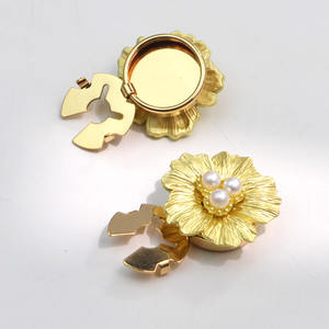 Botones Decorativos de Aleación Dorada con Perlas y Flores de Lujo Shelly al por Mayor, Repuesto para Decoración de Camisas de Mujer, <span class=keywords><strong>Gemelos</strong></span> de Moda - Product Image 6