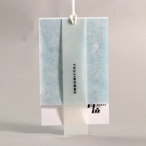 Étiquettes suspendues haut de gamme pour vêtements homme et femme, multi-styles, impression solitaire, vente en gros pour fabricants - Product Image 1