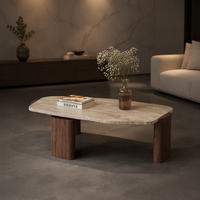 Table basse créative de style nordique en pierre de grotte de forme irrégulière, avec cadre en bois et plateau en dalle de pierre, pour salons et hôtels