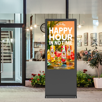 Outdoor Wasserdichter LCD Digital Signage Kiosk 65 Zoll Bodenständer SDK für Einzelhandelsgeschäfte, Aufzüge, U-Bahnen, Flughäfen und Wegweiser
