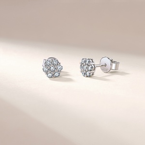 Pendientes de Plata S925 con Moissanita VVS Color D, Diseño de Racimo de Flores, Baño de Rodio, Lujo Ligero, Antialérgicos, Brillantes, de Fábrica - Product Image 1