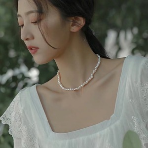 Collier vintage unique en perles d'eau douce naturelles de style baroque avec un design de marque de niche, chaîne de clavicule pour femmes, pendentif - Product Image 3