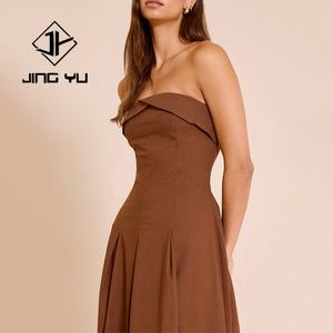 Robe maxi en lin et viscose sur mesure, élégante et décontractée, de haute qualité, avec un haut tube plissé de luxe - Product Image 4