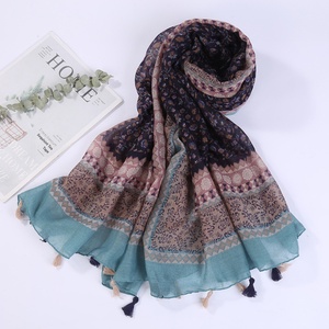 ผ้าพันคอผ้าก๊อซขนาดใหญ่สไตล์ลำลองสำหรับผู้หญิง ลายญี่ปุ่นเกาหลีใหม่ ผ้าฝ้ายลินินสดใส ผ้าคลุมไหล่สำหรับฤดูใบไม้ร่วง ป้องกันแสงแดด พร้อมพู่ห้อยยาว - Product Image 5