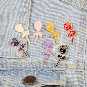 Broche en alliage avec goutte d'huile, motif fleur de rose corsage et pétale, style médaille, série de déclarations romantiques pour la Saint-Valentin japonaise et coréenne - Product Image 1
