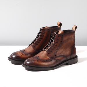 Bottes habillées classiques pour hommes en cuir satiné gravé personnalisé, polies, formelles, peuvent être portées à toutes les occasions - Product Image 2