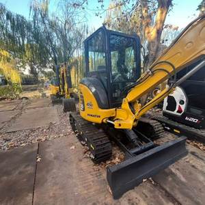 Presque neuf, économique en carburant, peu coûteux, mini-excavateur Komatsu PC35MR d'occasion de 3 tonnes pour l'aménagement paysager et le terrassement. - Product Image 6