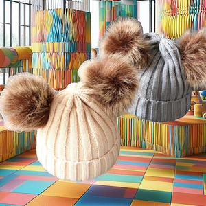 Bonnet tricoté unisexe pour enfants avec double pompon et boules en fourrure, idéal pour l'automne et l'hiver, garde au chaud lors des voyages - Product Image 2