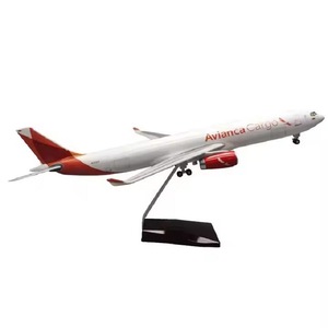 Modèle d'<span class=keywords><strong>avion</strong></span> en résine à l'échelle 1/135, 47 cm, 330 Colombia Avianca <span class=keywords><strong>Cargo</strong></span> Airlines <span class=keywords><strong>Airbus</strong></span> A330, avec trains d'atterrissage - Product Image 1