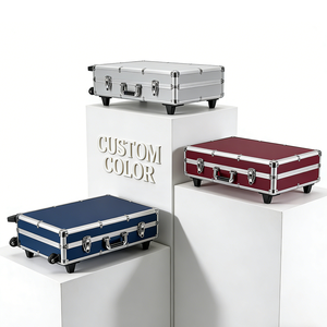 Boîte à outils portable en aluminium sur mesure, roues, cadre en métal dur argenté, construction sur mesure pour le transport et le stockage d'équipements - Product Image 5