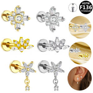 Boucles d'oreilles clous en titane avec zircons pour piercing, conformes ASTM F136 - Product Image 1