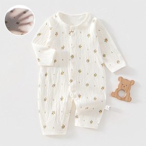 Mameluco de Manga Larga para Bebé, Algodón Ligero y Transpirable, Unisex, para Verano, con Estampado Floral Dorado - Product Image 1