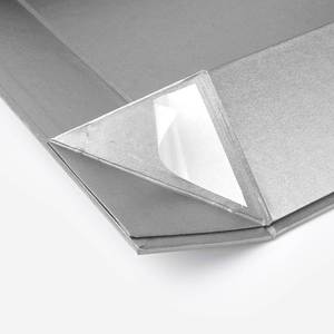 Boîte en carton argenté personnalisée de luxe, boîte cadeau magnétique pliable de qualité supérieure avec <span class=keywords><strong>ruban</strong></span> pour vêtements - Product Image 4