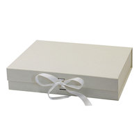 Emballage personnalisé pour vêtements de bébé et enfant, boîte-cadeau avec ruban en carton ivoire avec couvercle magnétique, 10 pièces