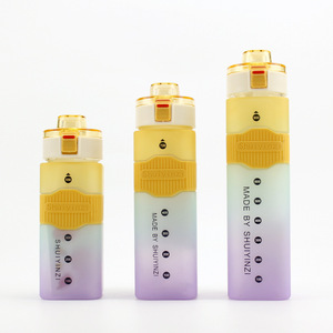 <span class=keywords><strong>2023</strong></span> logotipo personalizado reutilizable 550/720/900ml gimnasio deportes botella de agua con paja escarcha colorido plástico cuadrado para viajes - Product Image 4
