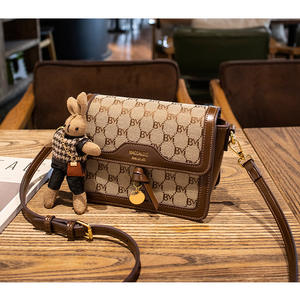 <span class=keywords><strong>2026</strong></span>年社交媒体热门单品女士高端方形包 - 纹理单盖热门款式斜挎包 - Product Image 5