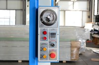 Presse à froid de qualité industrielle pour l'application de revêtement de porte