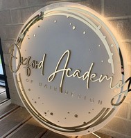Koncept Drop Shipping 18 pouces LED Beauty Backlit Sign Clear Acrylic Hanging Sign Lumières décoratives pour l'acrylique et le plexiglas