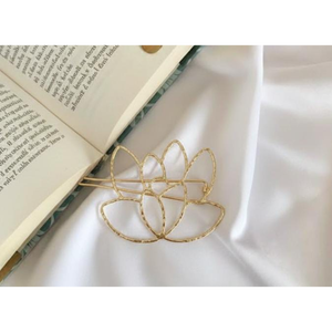 Pince à cheveux minimaliste en or motif lotus – Barrette florale en fil ouvert martelé – Pince à cheveux florale zen - Product Image 2