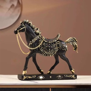 Escultura de estatua de resina de caballo Martingale de pie personalizada, adorno de <span class=keywords><strong>animal</strong></span> bonito para decoración del hogar, adorno de arte temático de caballo árabe - Product Image 5
