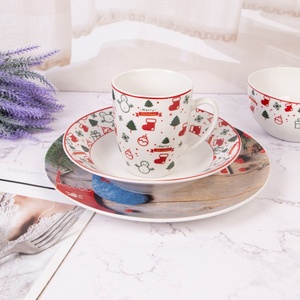 Juego <span class=keywords><strong>de</strong></span> <span class=keywords><strong>Vajilla</strong></span> <span class=keywords><strong>de</strong></span> <span class=keywords><strong>Porcelana</strong></span> con Diseño Navideño, <span class=keywords><strong>Vajilla</strong></span> <span class=keywords><strong>de</strong></span> Cerámica para Celebraciones Navideñas - Product Image 3