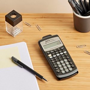 Texas BA II Plus Calculatrice à batterie moyenne noire Calendrier intégré pour les professionnels de la finance d'entreprise Financière avancée - Product Image 6