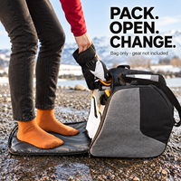 Sac à bottes de ski noir et gris avec bandoulière et compartiments séparés