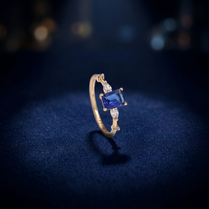 Anillos de Compromiso y Boda Clásicos Elegantes de Latón con Imitación de Rodio, Cristal Azul y Circonita Corte Esmeralda para Mujer, Ideales para Cualquier Ocasión - Product Image 1