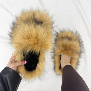 Pantoufles en fausse fourrure 2024 femmes hiver en peluche chaud maison plat diapositives <span class=keywords><strong>laine</strong></span> mongole tongs filles fourrure chaussures mignon pantoufles - Product Image 2