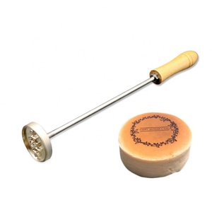 Moule à gâteau et pain en métal de haute qualité, personnalisé, avec longue poignée, pour estampage et marquage, en fer - Product Image 4