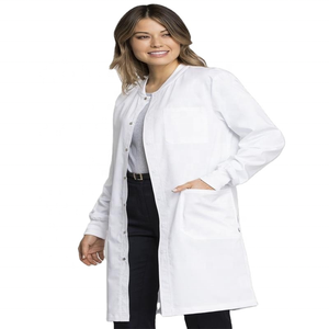 Bata <span class=keywords><strong>de</strong></span> laboratorio blanca unisex al por mayor, uniformes <span class=keywords><strong>de</strong></span> hospital <span class=keywords><strong>de</strong></span> algodón y poliéster 65/35, bata médica blanca personalizada unisex - Product Image 2