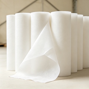 Rouleau de tissu non tissé Spunbond du fabricant, 20-40 g/m², léger et absorbant, pour couches de dessus de tapis d'apprentissage pour animaux de compagnie - Product Image 2