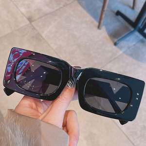 Lunettes de soleil rectangulaires tendance rétro 2022 pour hommes et femmes, avec rivets, couleurs bonbons, petites lunettes carrées - Product Image 5