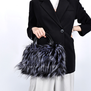 Borsa in Pelliccia Sintetica, Borsa Peluche alla Moda per Donna, Borsa a Mano in Finta Pelliccia di Procione, Borsa Capiente - Product Image 3