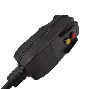 Cable de Extensión GFCI de 15A, 3 Tomas NEMA 5-15P a 3 NEMA 5-15R, Cable Resistente a la Intemperie 14/3 SJTW para Exteriores y Construcción - Product Image 2