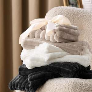 Ensemble de housse de <span class=keywords><strong>couette</strong></span> en flanelle chaude ultra douce et moelleuse à motif rayé, toucher <span class=keywords><strong>nuage</strong></span>, fabriqué à l'usine de Nantong - Product Image 5