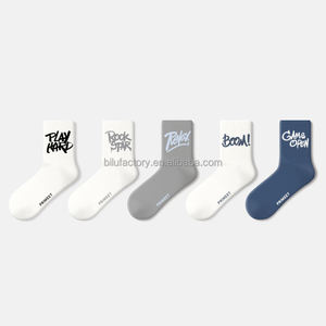 Manténgase cómodo y a la moda con calcetines personalizados, disponibles en colores sólidos o con logotipos personalizados para uso diario. - Product Image 1