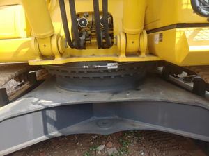 Excavadora de orugas Komatsu usada con motor Cummins, SAA6D114E, capacidad de 33 toneladas, ventas con descuento, componentes de bomba de motor central - Product Image 4