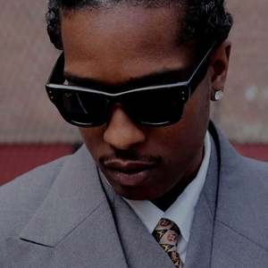 Lunettes de soleil carrées vintage 2025 avec logo personnalisé, monture PC rouge et noire, protection UV400, rivets, pour hommes et femmes - Product Image 4