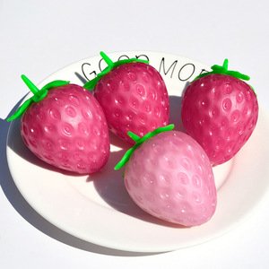 Nouveau jouet anti-stress fraise unique à couleurs changeantes, jouet à presser en plastique durable, motif fruit lumineux, idéal pour anniversaire, 8,5x5,7cm, mignon - Product Image 1