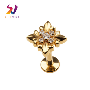 Joyería <span class=keywords><strong>de</strong></span> <span class=keywords><strong>Piercing</strong></span> <span class=keywords><strong>de</strong></span> Titanio ASTM F136 con Flor Dorada y Parte Trasera Plana, con Rosca Interna, <span class=keywords><strong>para</strong></span> Cartílago, Hélix, Tragus y <span class=keywords><strong>Labio</strong></span> - Product Image 1