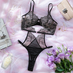 Oulena 100% Điều khiển công ty thoáng khí chắp vá thêu hoa ba chiều xuyên thấu hở lưng chống đẩy gợi cảm Polyester - Product Image 6