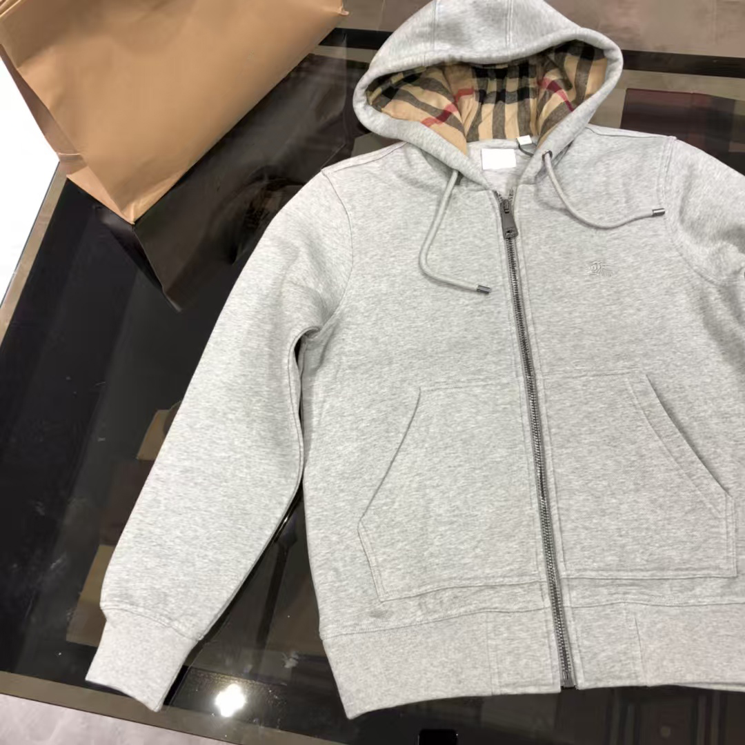 สีเทาเข้ม