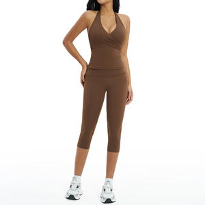 Ensemble deux pièces pour femme, haut dos nu sexy uni et respirant, legging capri taille haute avec logo frontal, ensemble de yoga d'été - Product Image 3