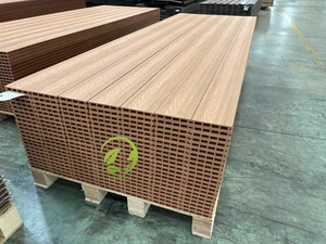 Tarima Exterior Moderna <span class=keywords><strong>de</strong></span> PE con Diseño <span class=keywords><strong>de</strong></span> <span class=keywords><strong>Madera</strong></span>, <span class=keywords><strong>Precio</strong></span> <span class=keywords><strong>de</strong></span> Fábrica, Tarima <span class=keywords><strong>de</strong></span> <span class=keywords><strong>Madera</strong></span> Compuesta Antideslizante con Relieve <span class=keywords><strong>de</strong></span> <span class=keywords><strong>Teca</strong></span> para Jardín y Parque - Product Image 2