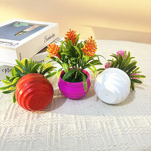 Mini Bonsái Artificial en Maceta, Planta Artificial de Plástico de Alta Simulación, Tamaño Mini para Decoración de Hogar, Oficina y Escritorio - Product Image 4