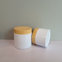Pot à beurre corporel Crème de luxe en plastique pour animaux de compagnie 30g 50ml 100ml 200ml 250ml Pots cosmétiques en plastique blanc avec couvercle en bambou pour cosmétiques