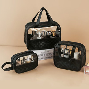 Pochette de toilette de voyage en PVC PU cuir givré imperméable avec logo personnalisé rose pour le maquillage - Product Image 3