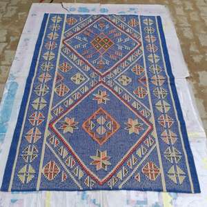 พรมทอมือขนสัตว์หรูหราแบบแฮนด์เมดสไตล์โมร็อกโกสามารถปรับขนาดได้สำหรับการออกกำลังกายที่บ้านสมัยใหม่นามธรรมที่สวยงามสำหรับห้องนั่งเล่น - Product Image 1